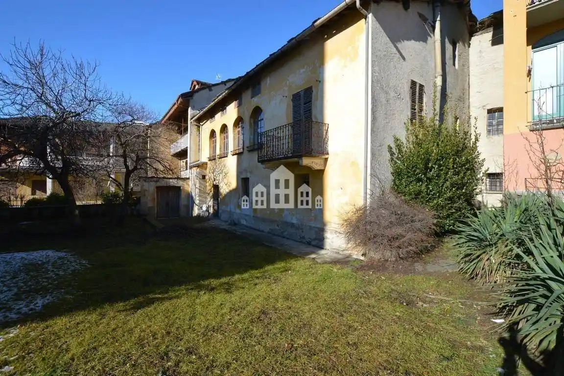 Casa indipendente in vendita a Valchiusa