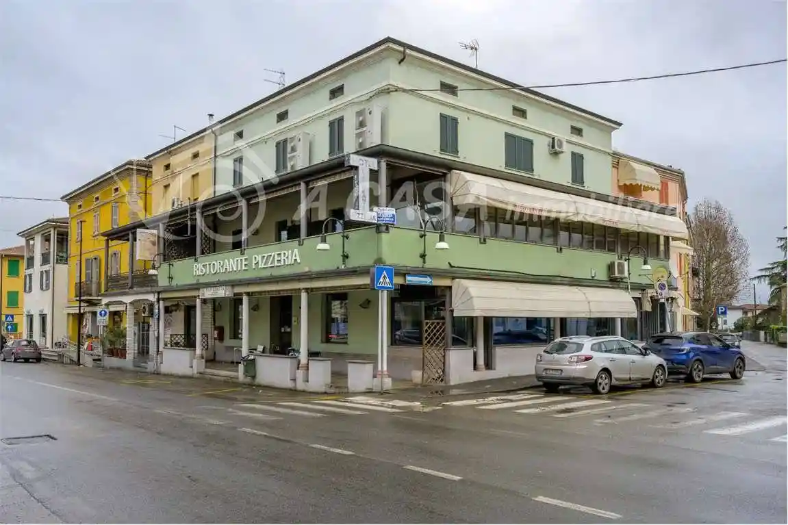 Palazzo - Edificio in vendita a Medesano