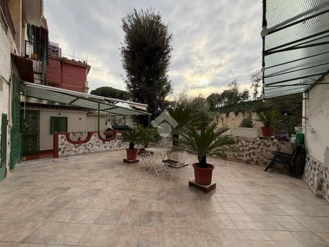 Appartamento in vendita a Napoli