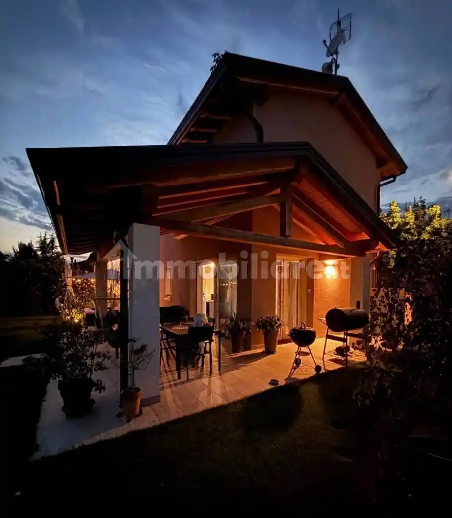 Casa indipendente in vendita a Roveredo in Piano