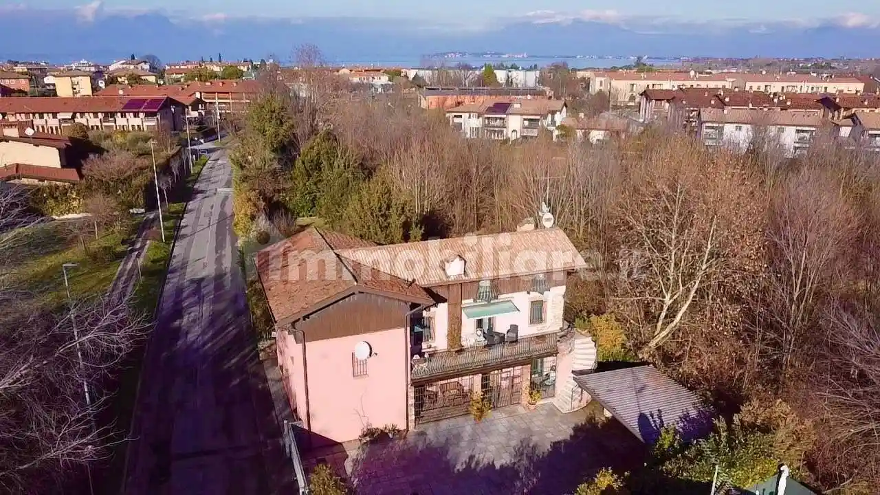 Villa in vendita a Desenzano del Garda