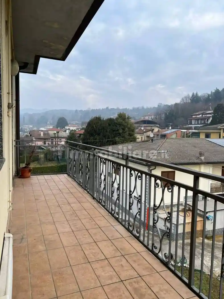 Appartamento in affitto a Senna Comasco