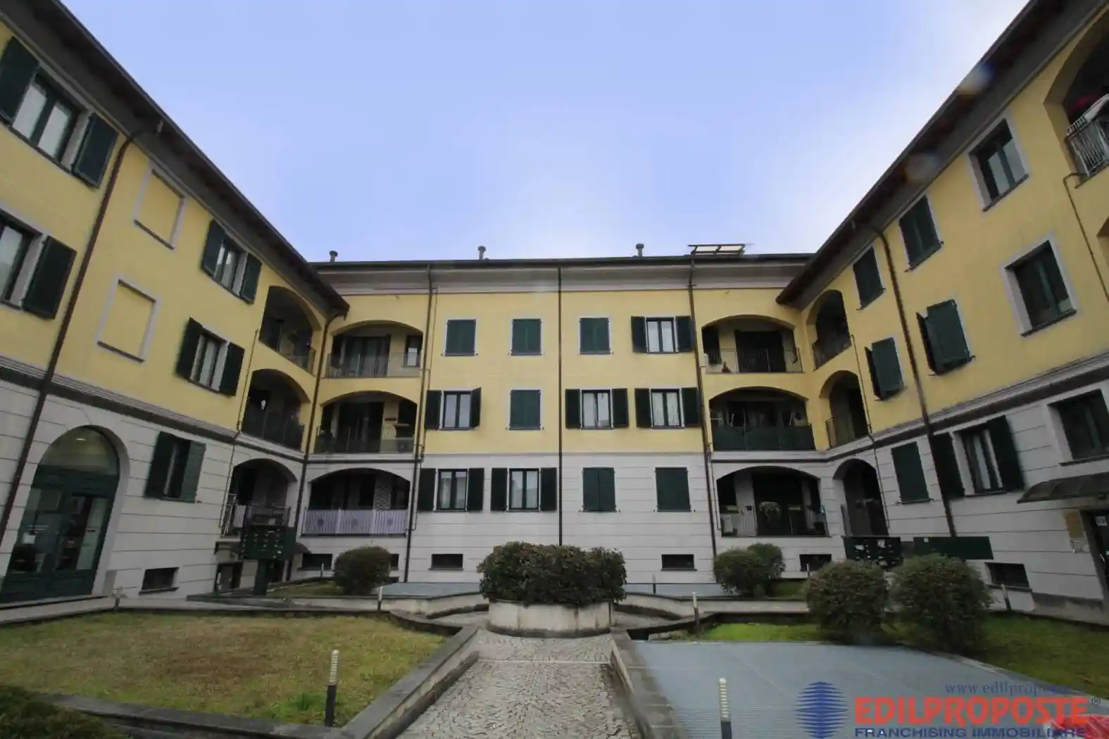 Appartamento in vendita a Lazzate