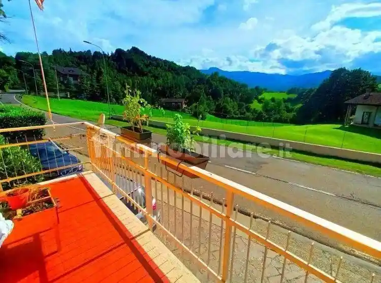 Appartamento in vendita a Vetto