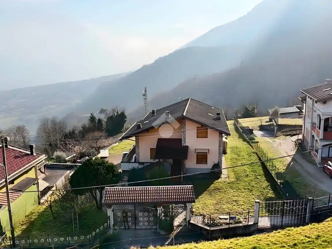 Casa indipendente in vendita a Capo di Ponte