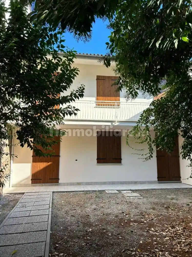 Casa indipendente in vendita a Cento