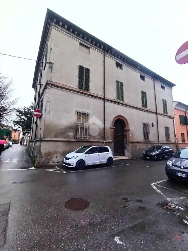 Palazzo - Edificio in vendita a Massa Lombarda
