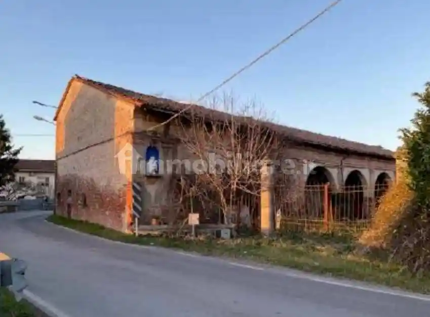 Palazzo - Stabile in vendita a Suzzara