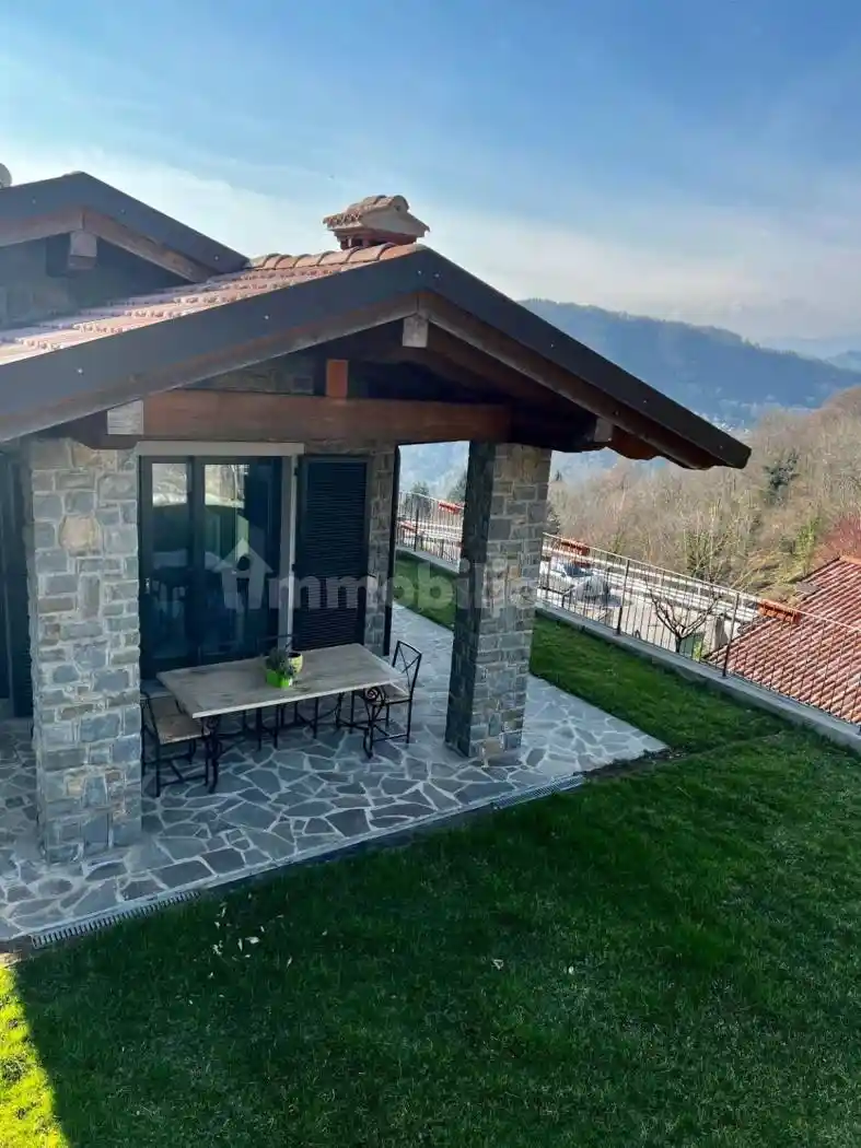 Villa in vendita a Selvino