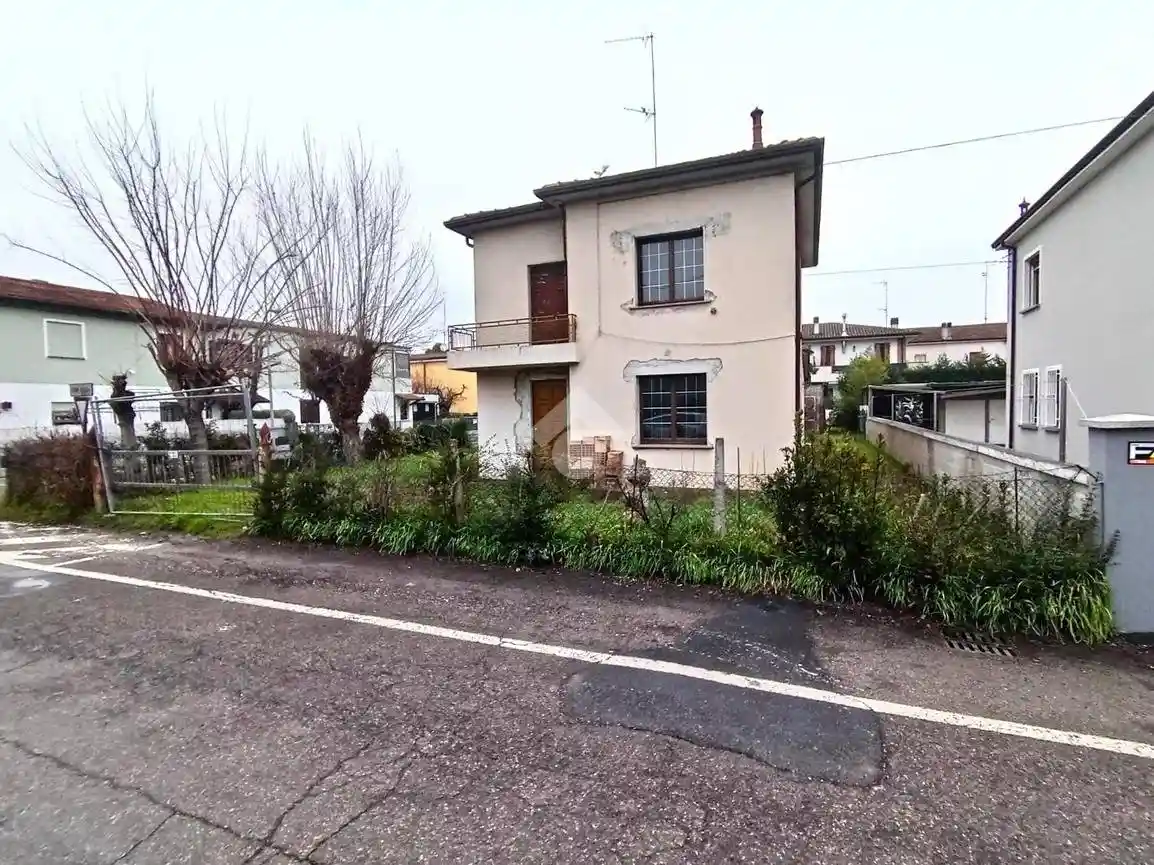 Casa indipendente in vendita a Massa Lombarda