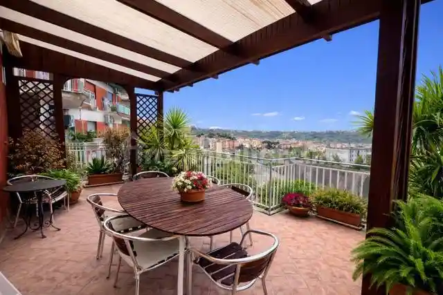 Appartamento in affitto a Napoli