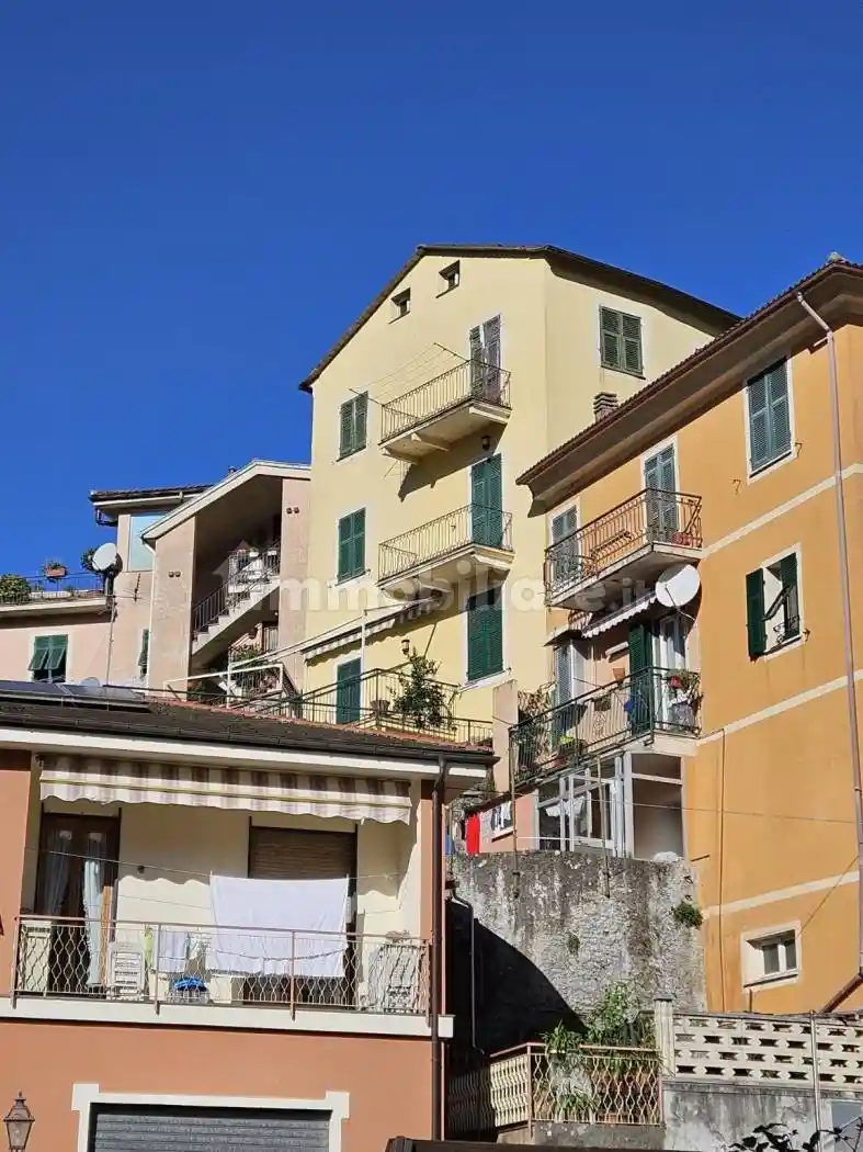 Appartamento in vendita a Borzonasca