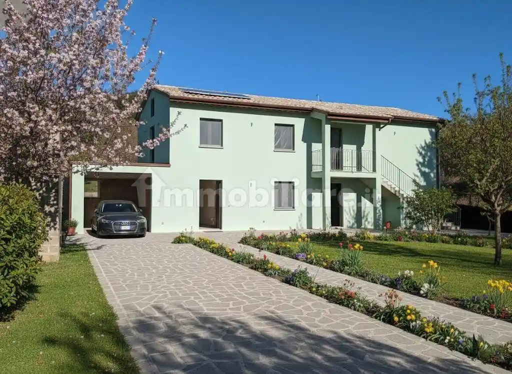 Villa in vendita a San Severino Marche