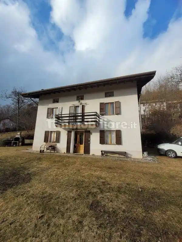 Villa in vendita a San Gregorio nelle Alpi