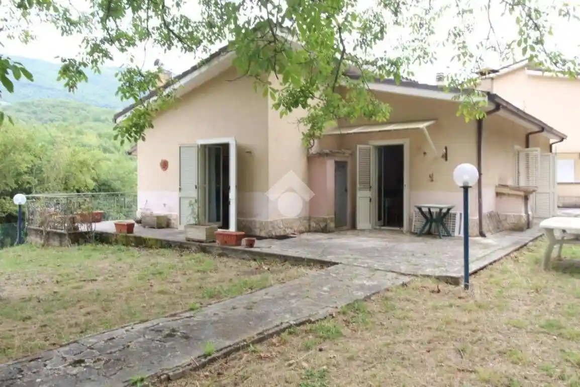 Villa in vendita a Scandriglia