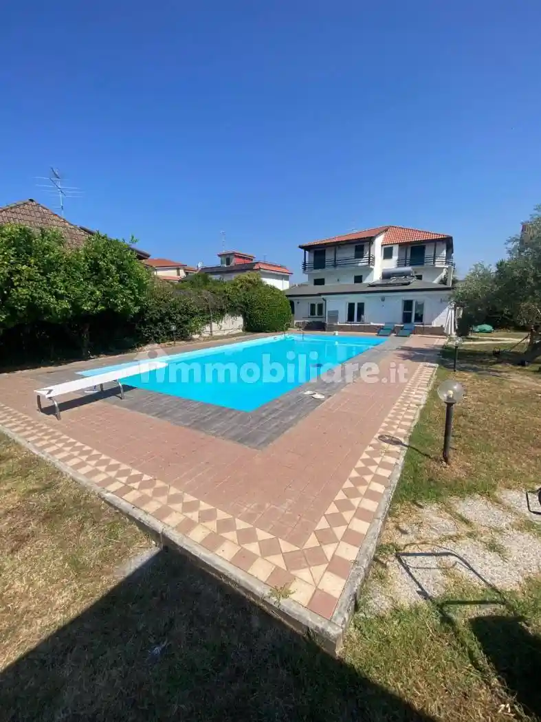 Villa in vendita a Giugliano in Campania