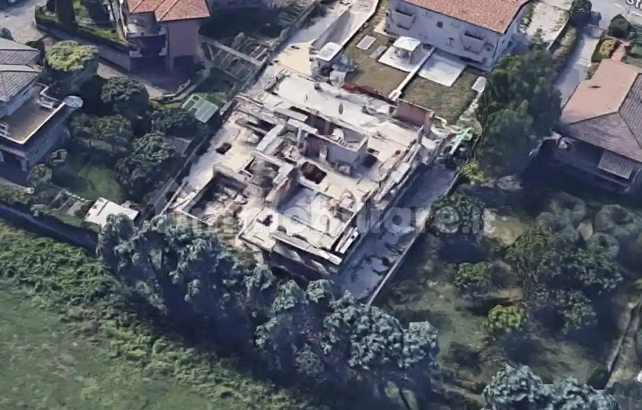 Palazzo - Stabile in vendita a Desenzano del Garda