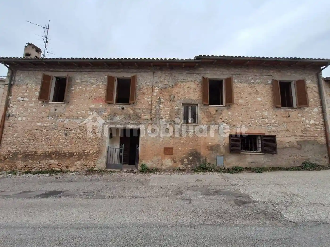 Casa indipendente in vendita a Campello sul Clitunno