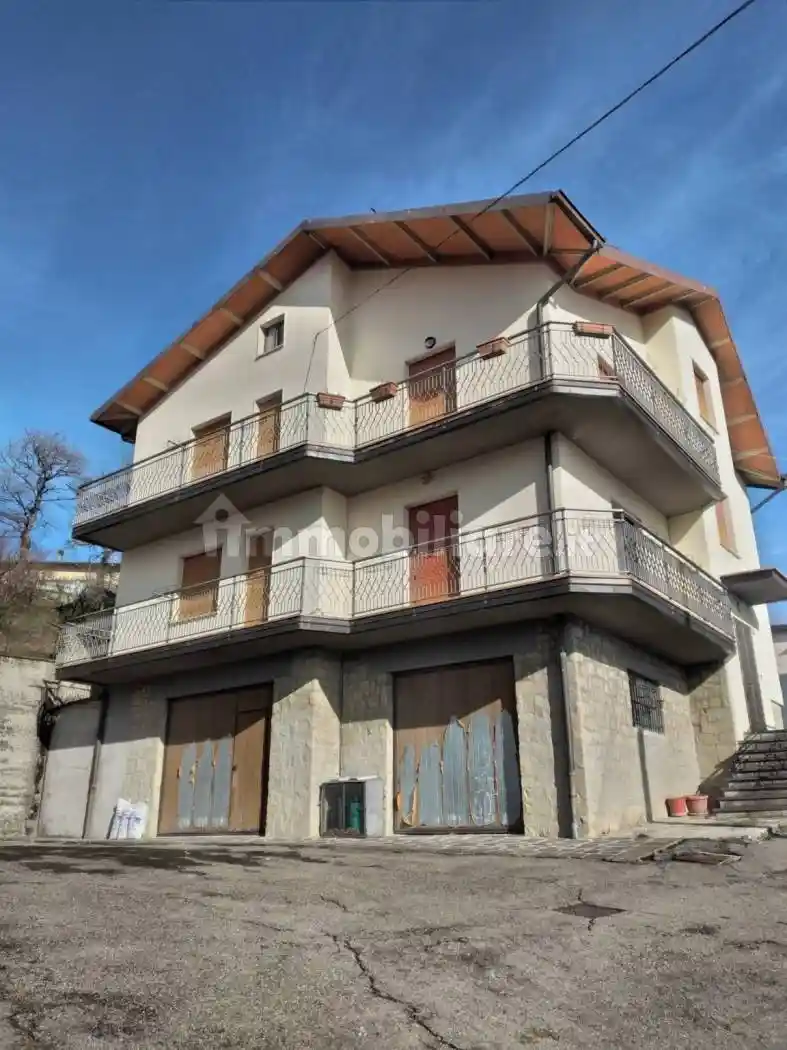 Villa in vendita a Castelnovo Ne' Monti