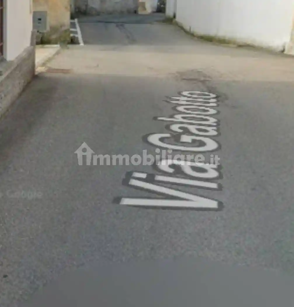 Palazzo - Stabile in vendita a Varallo