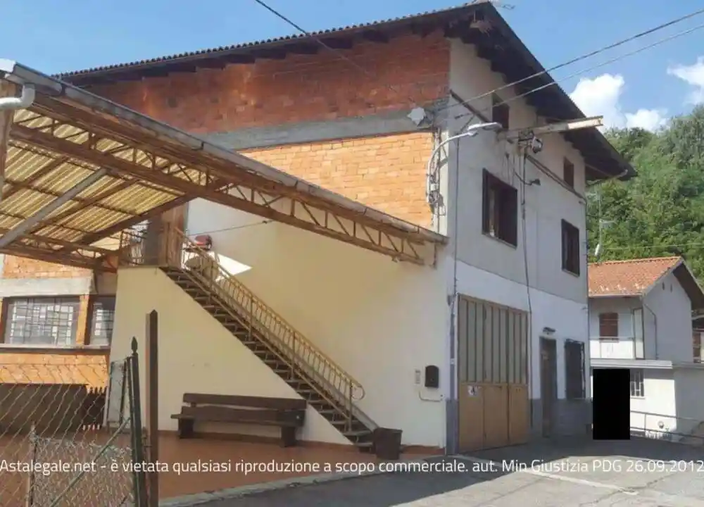 Palazzo - Stabile in vendita a Valdilana