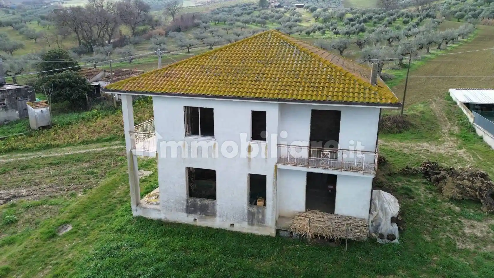 Villa in vendita a Collecorvino