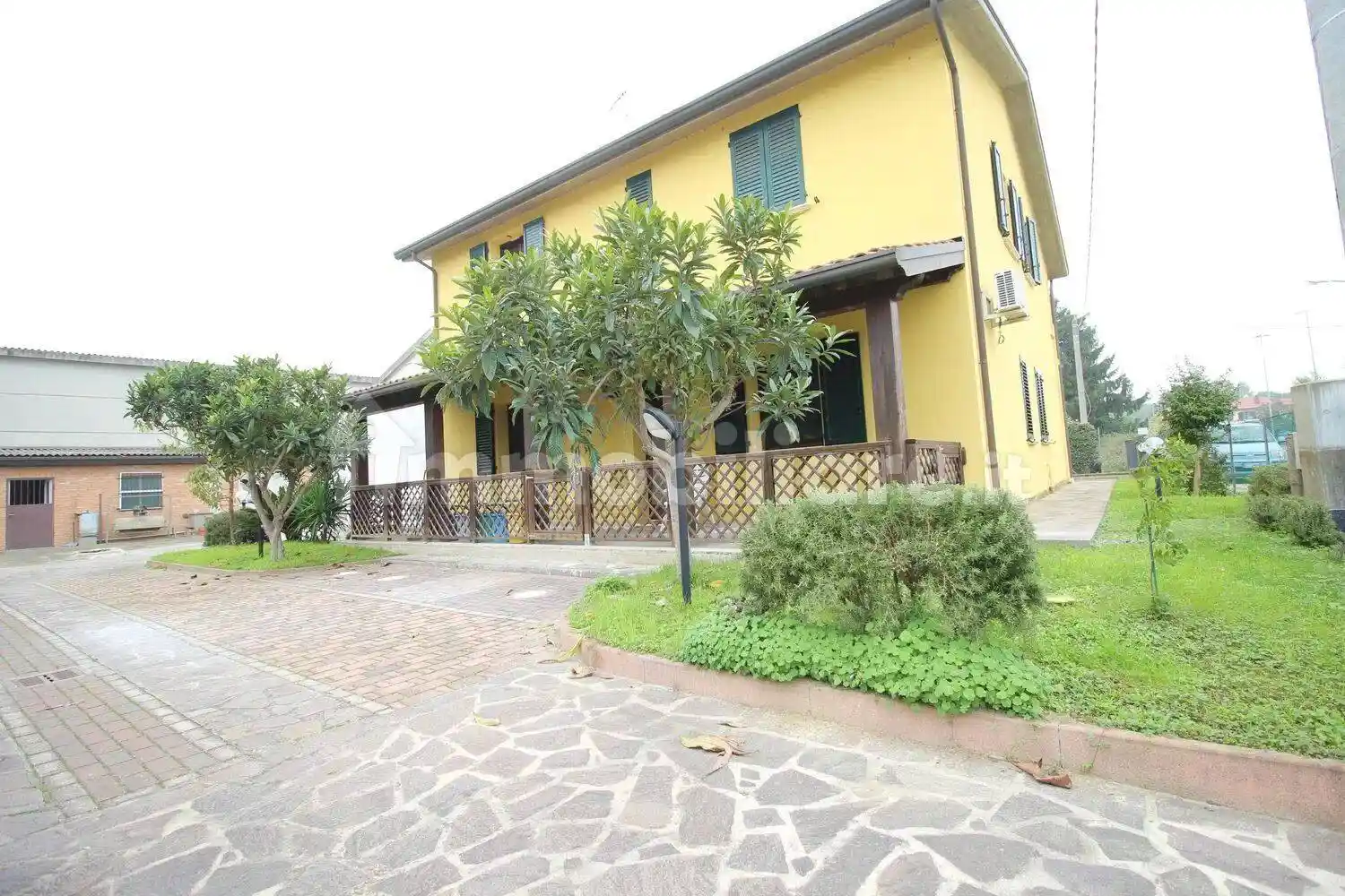 Villa in vendita a Russi