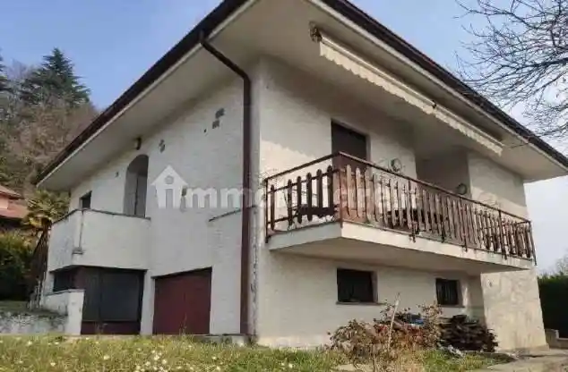 Villa in vendita a Proserpio