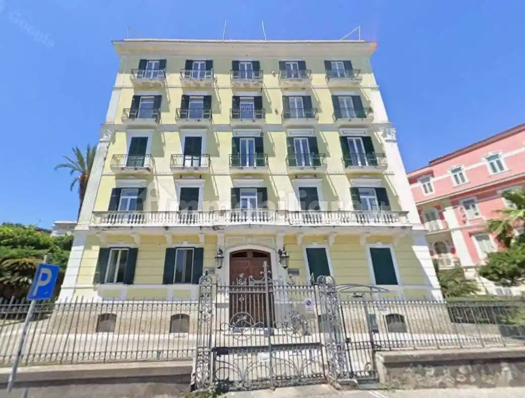 Appartamento in vendita a Napoli