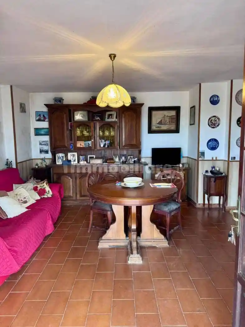 Casa indipendente in vendita a Massa