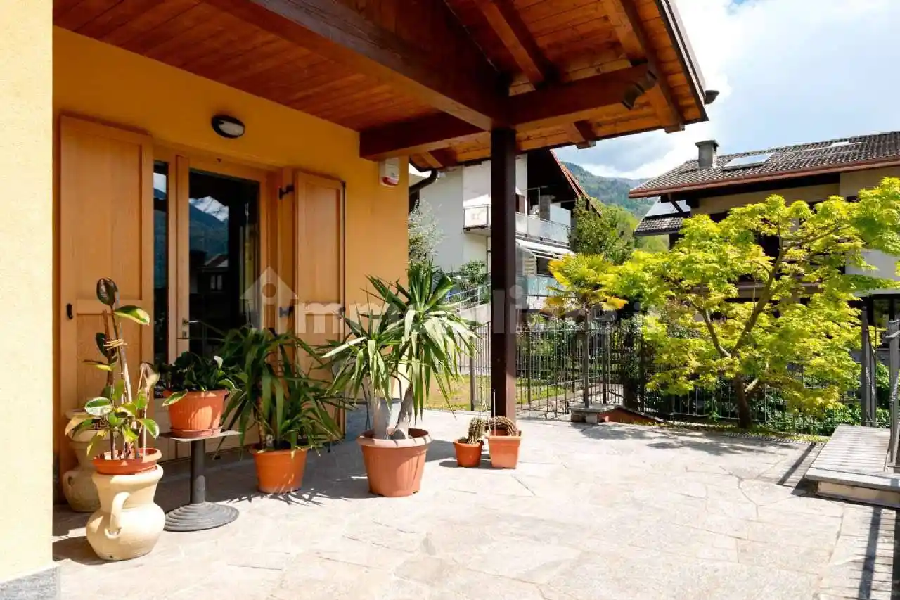 Villa in vendita a Tresivio