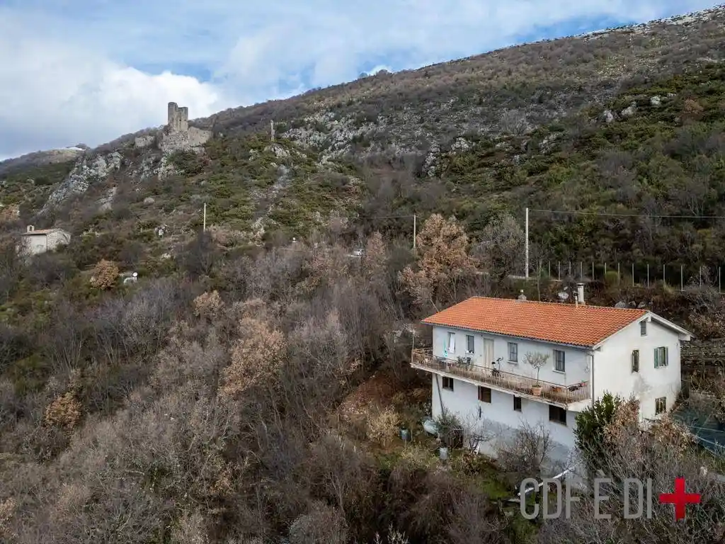 Villa in vendita a Fiamignano