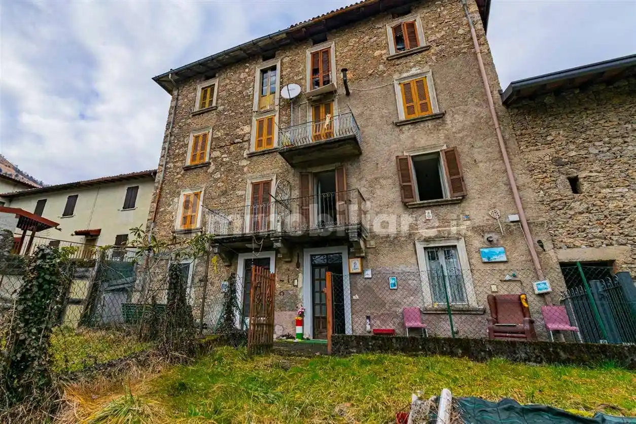 Casa indipendente in vendita a Serina