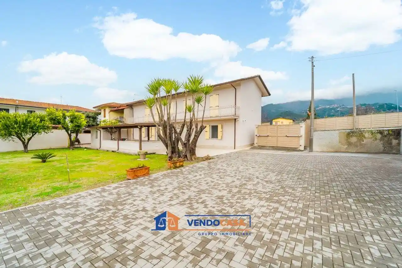 Villa in vendita a Massa
