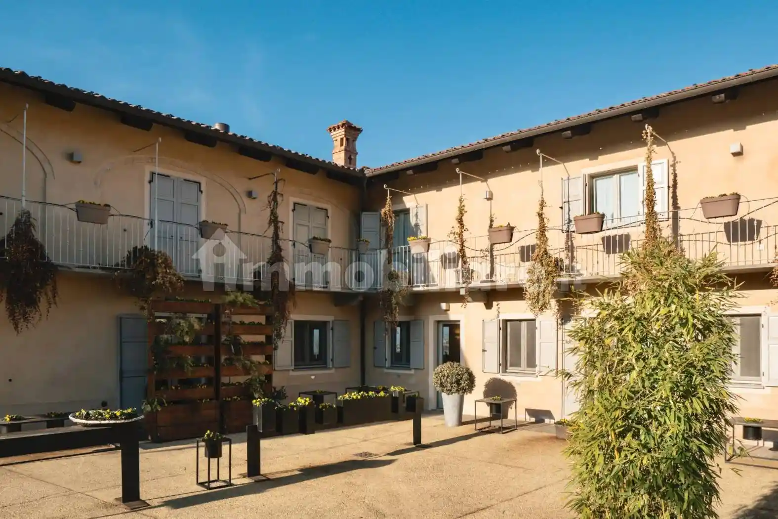 Palazzo - Edificio in vendita a La Morra