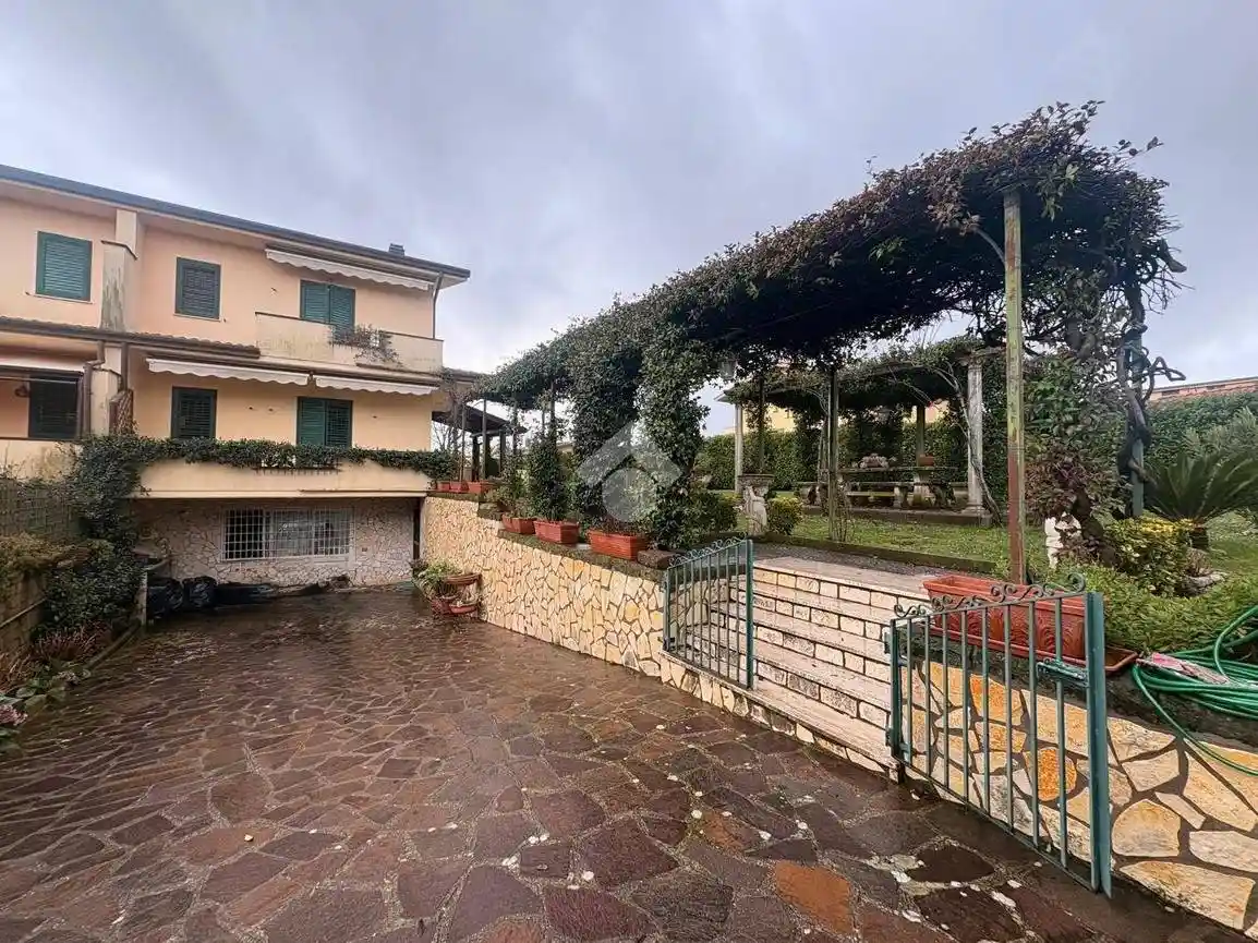 Villa in vendita a Lariano