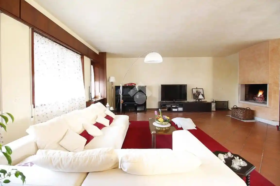 Villa in vendita a Monticello Conte Otto