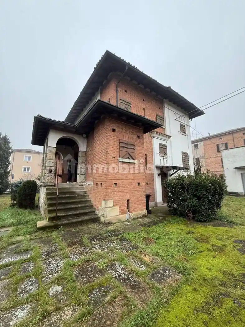 Villa in vendita a Cadeo