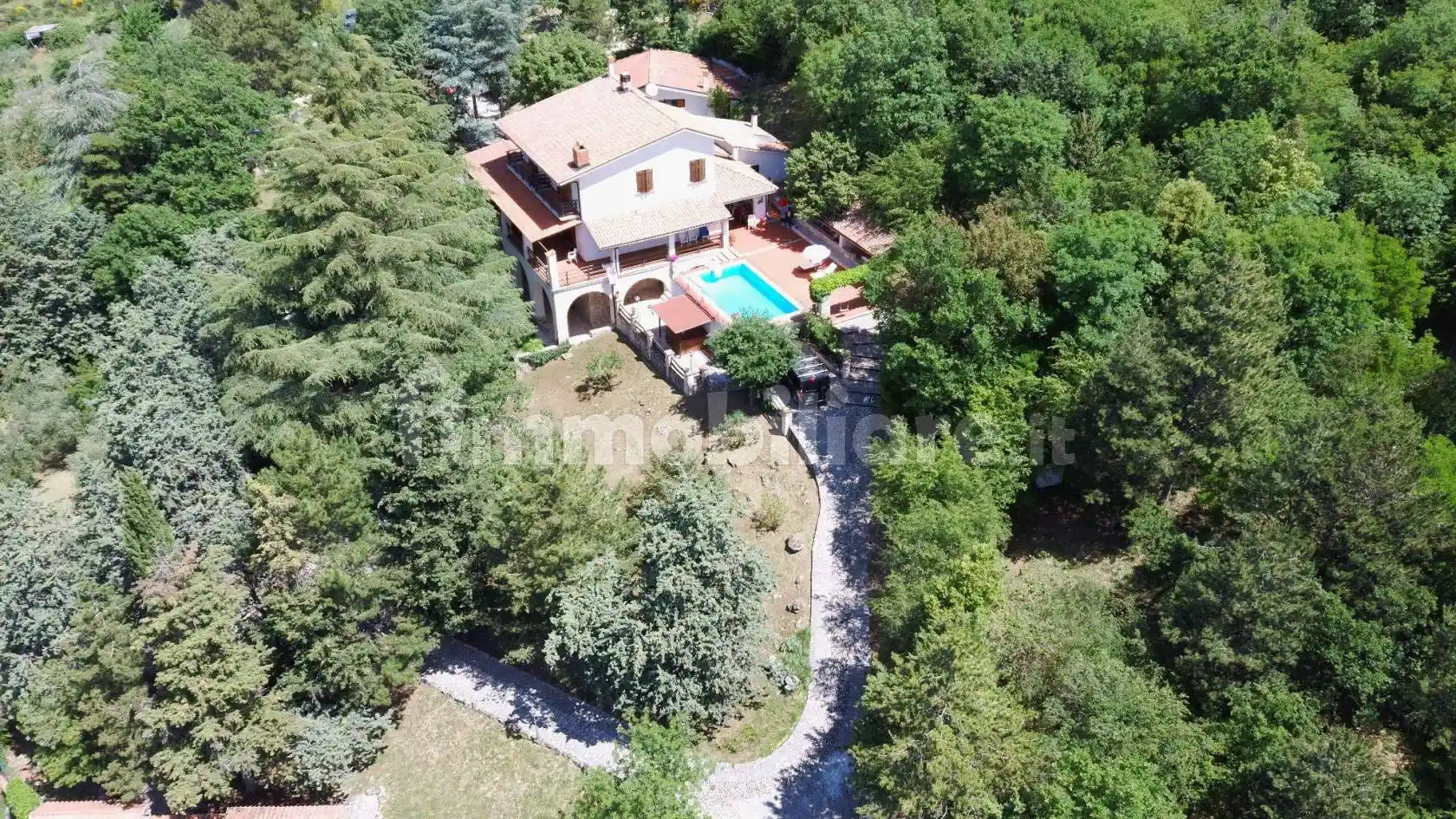 Villa in vendita a Monteleone Sabino