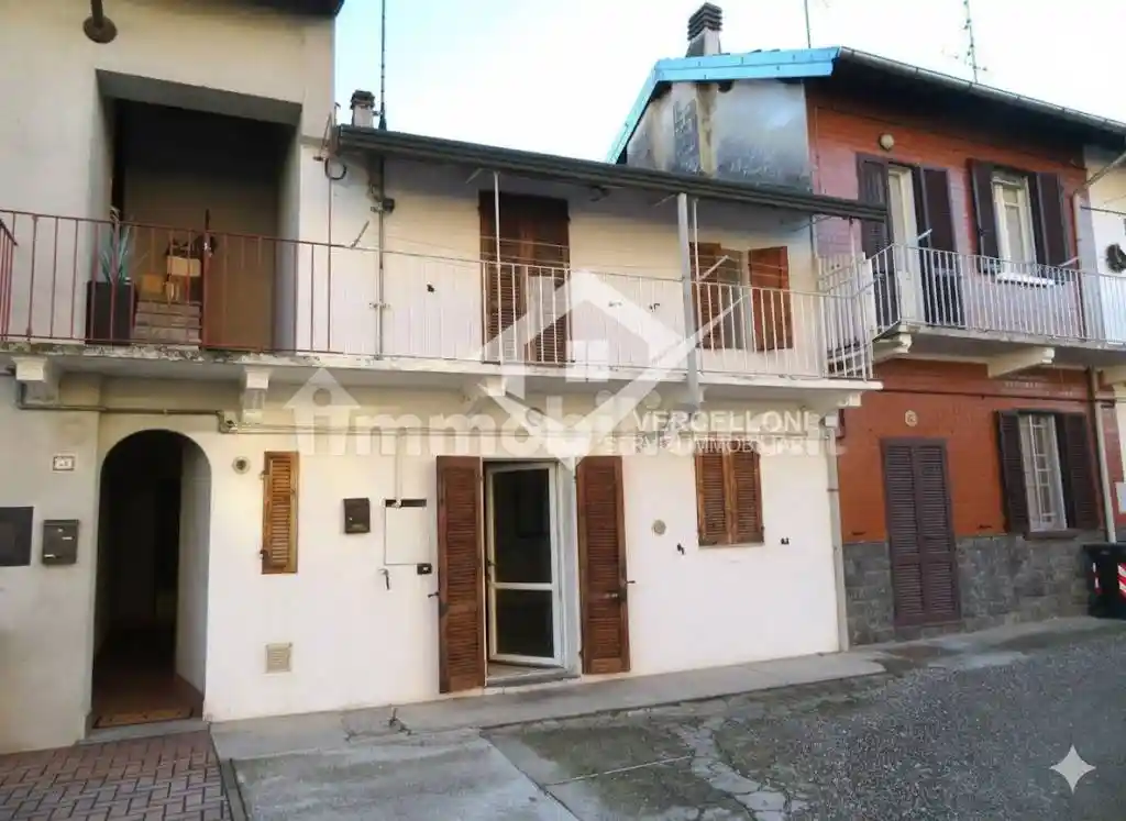 Casa indipendente in vendita a Novara