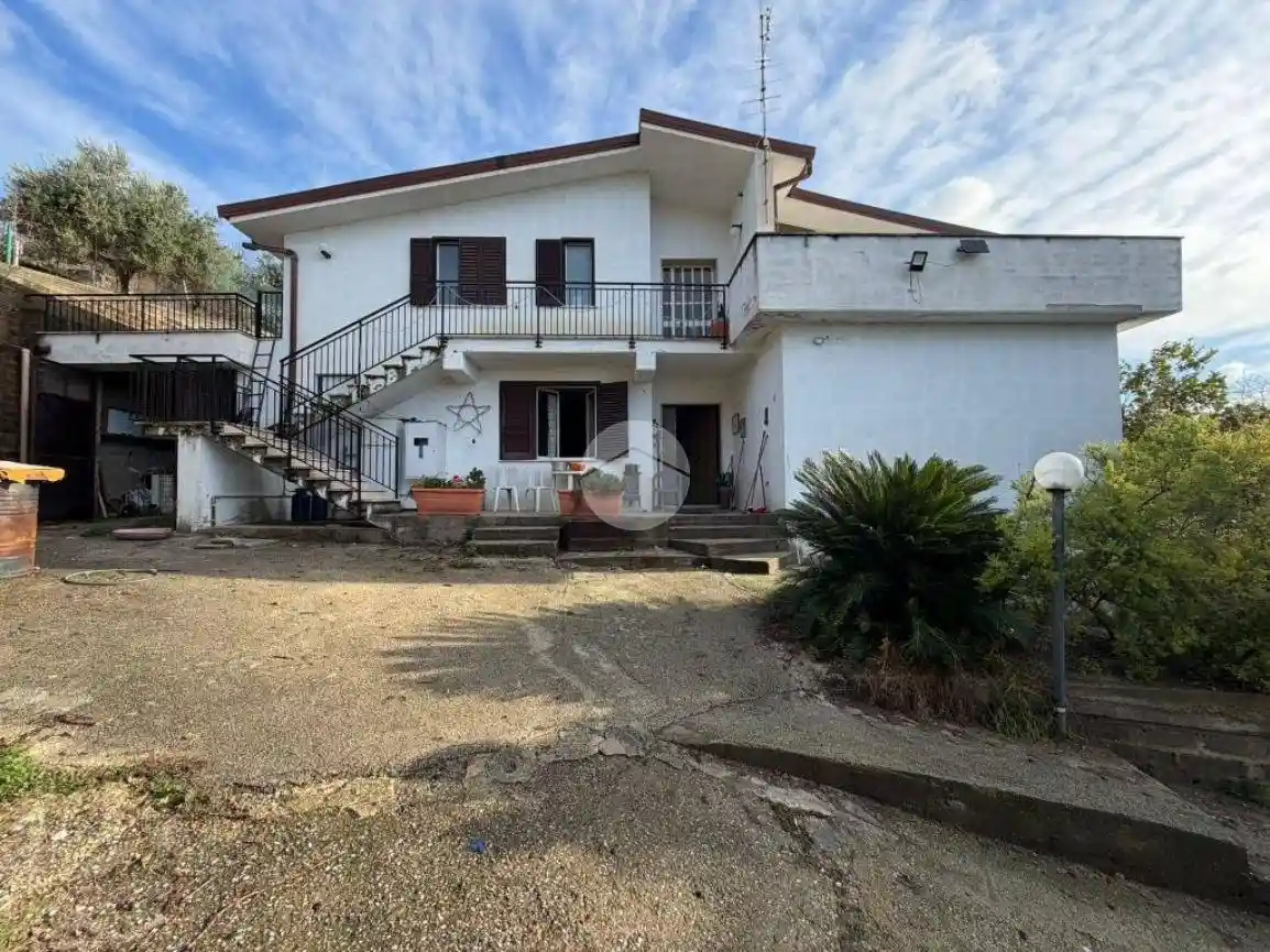 Villa in vendita a Fara in Sabina