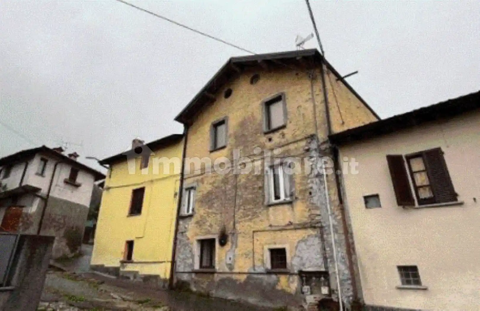 Appartamento in vendita a Cocquio-Trevisago