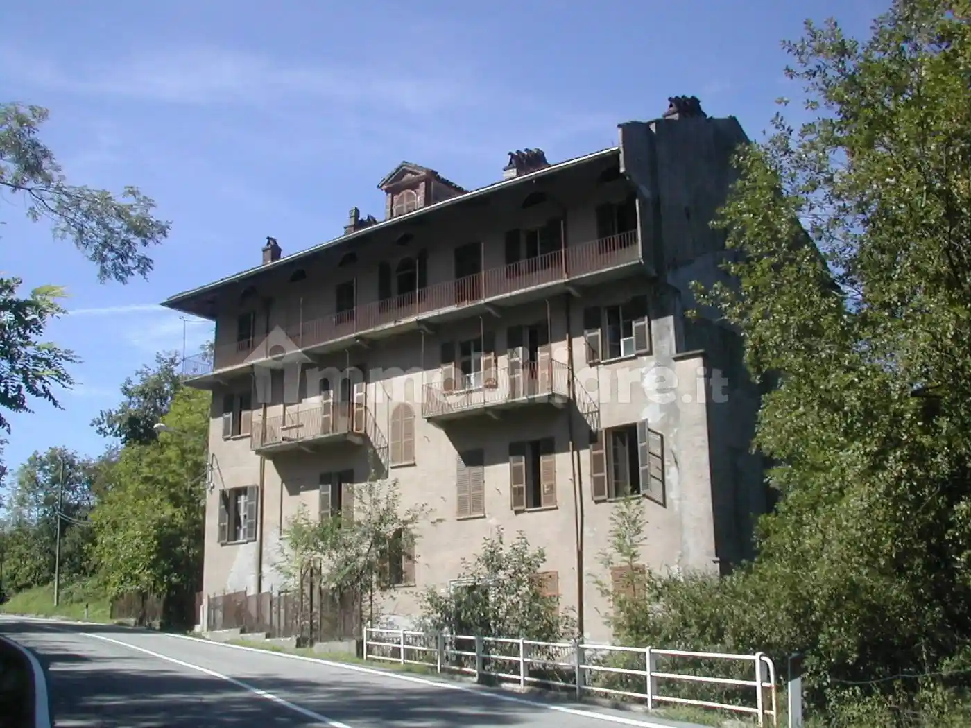 Palazzo - Edificio in vendita a Pettinengo