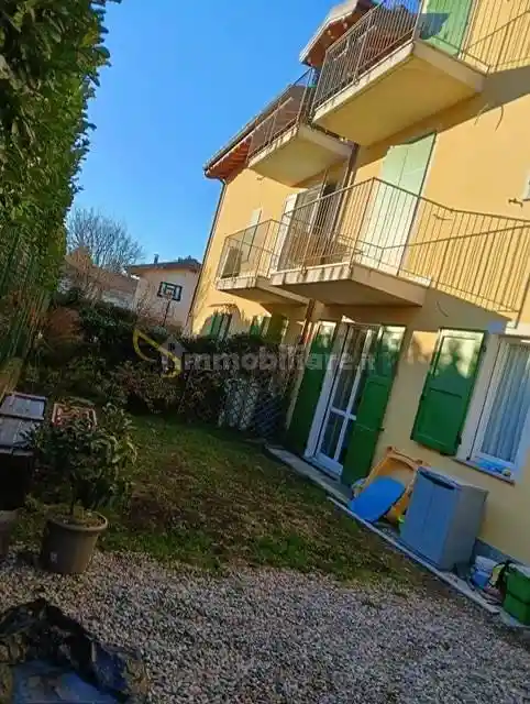 Villetta a schiera in affitto a Travedona-Monate