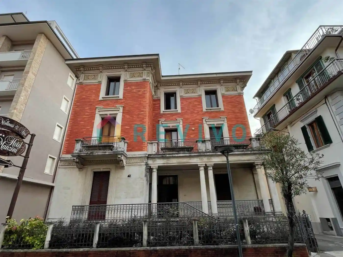 Palazzo - Edificio in vendita a Montecatini-Terme
