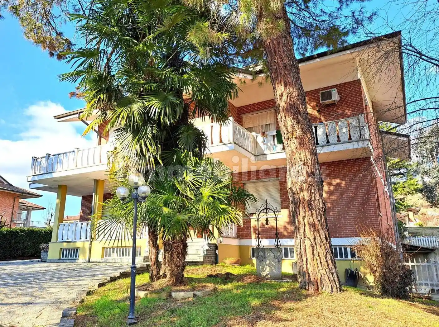 Villa in vendita a Monticello d'Alba