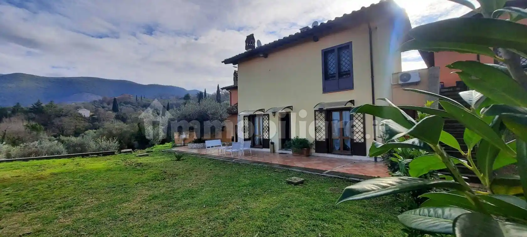 Villa in vendita a Poggio Mirteto