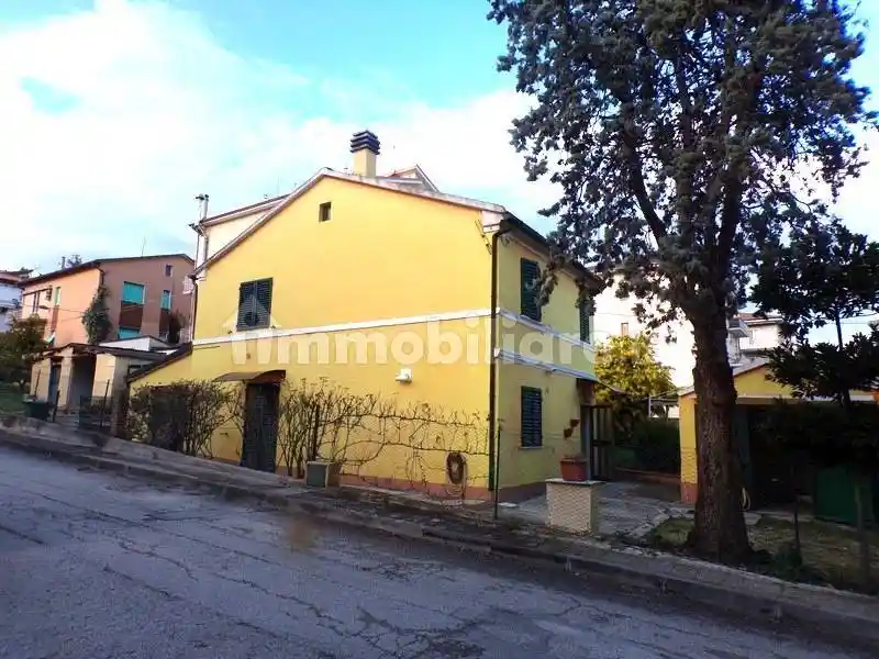 Villa in vendita a Montemarciano