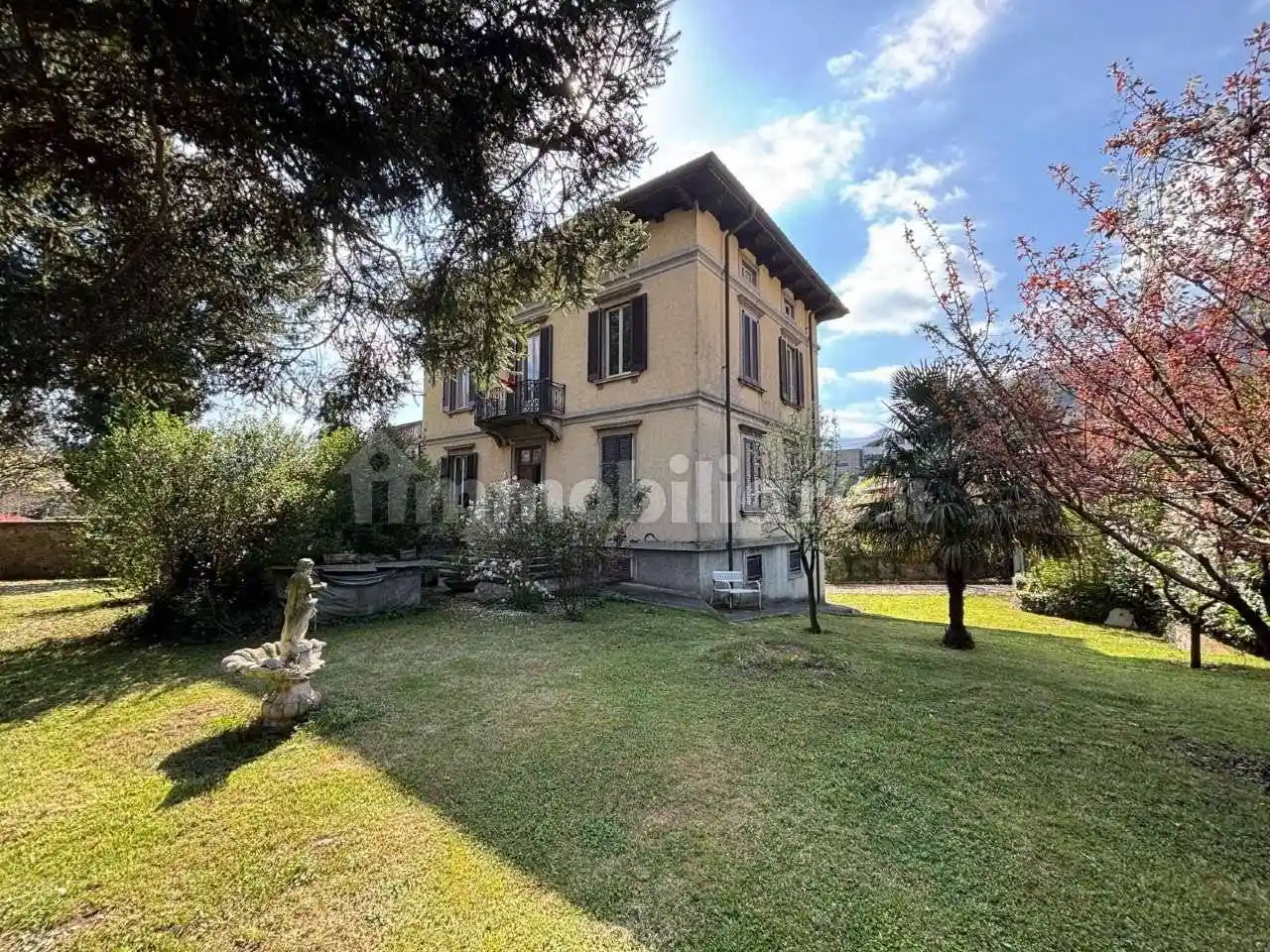 Villa in vendita a Casnigo