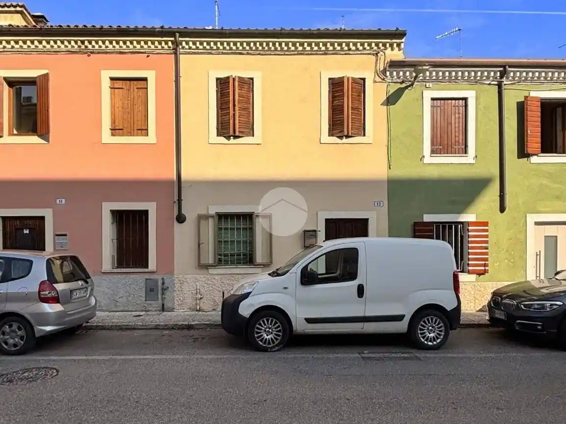 Casa indipendente in vendita a Verona